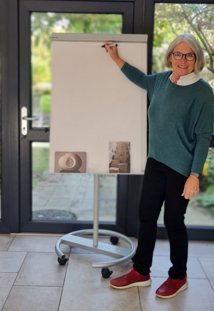 Ute Klehr vor Flipchart